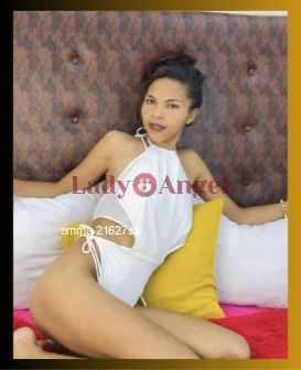 I am Emma, African escort from Uttarpradesh